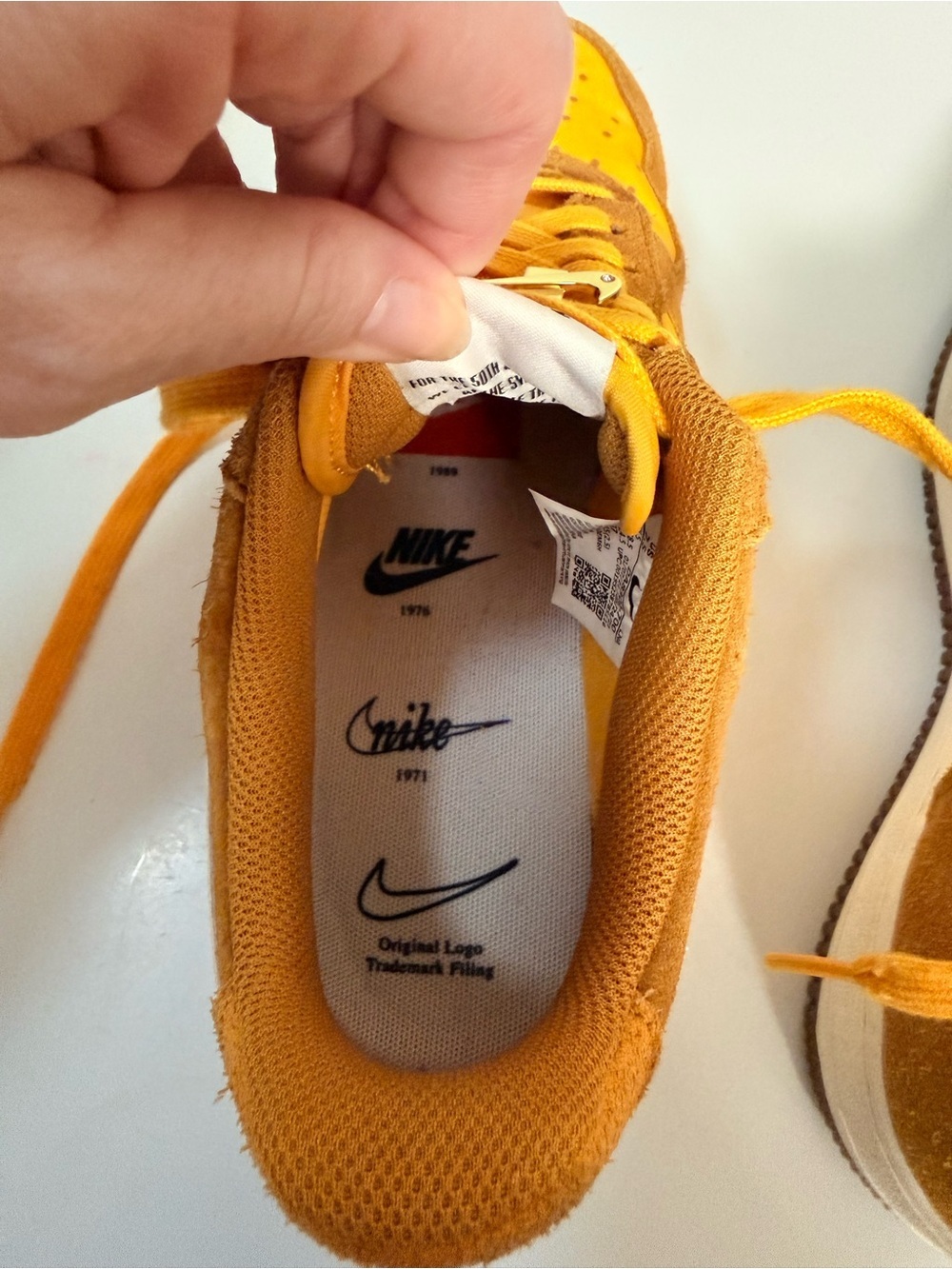 Nike Air Force 1'07 SE First Use University Gold Womens 7.5 50th Anniversary - Picture 9 of 12
